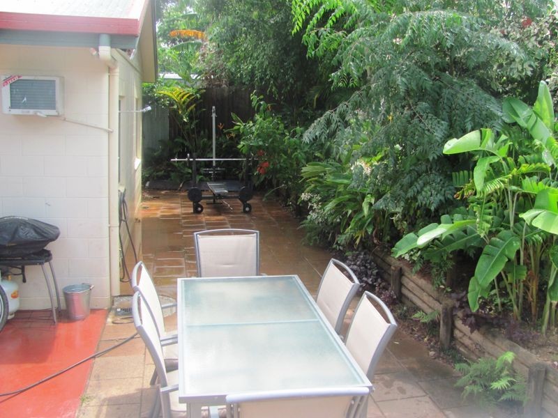 7 Deacon Court, Mooroobool QLD 4870