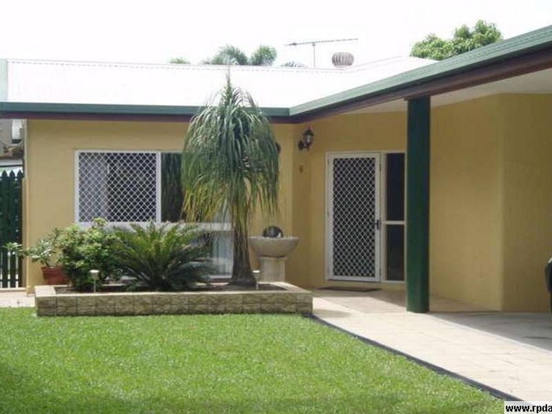 6 Jordan Close, Mooroobool QLD 4870