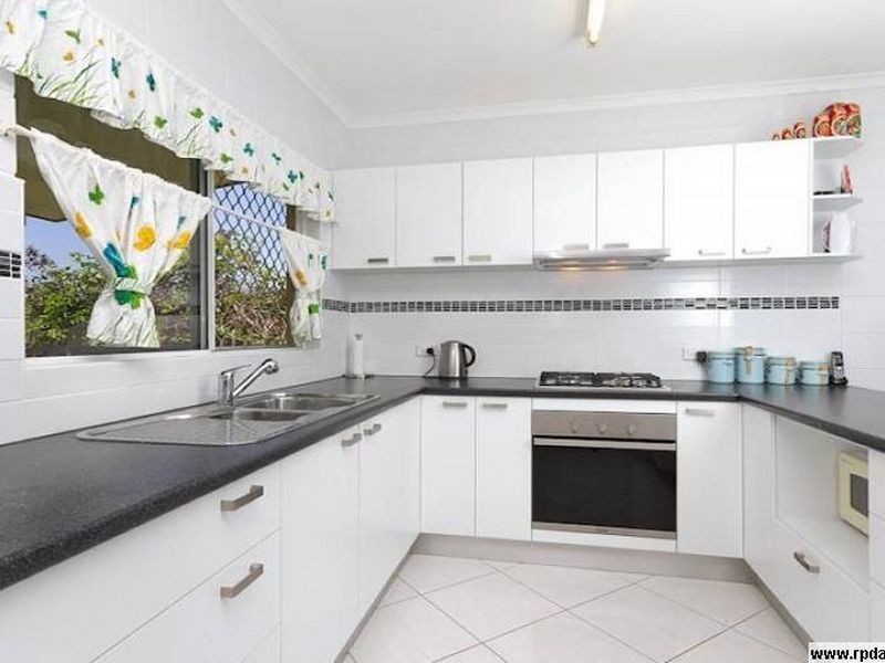 17 McLaughlin Rd, Bentley Park QLD 4869