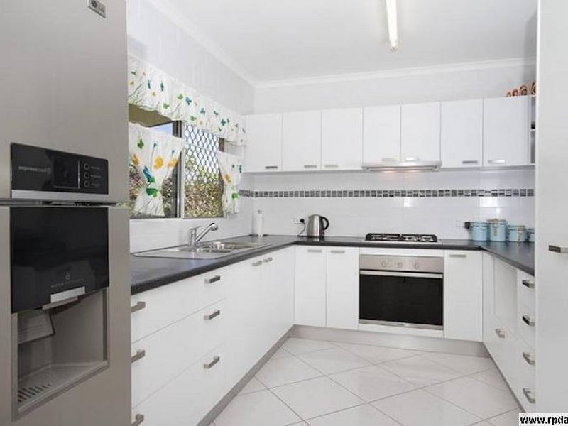 17 McLaughlin Rd, Bentley Park QLD 4869