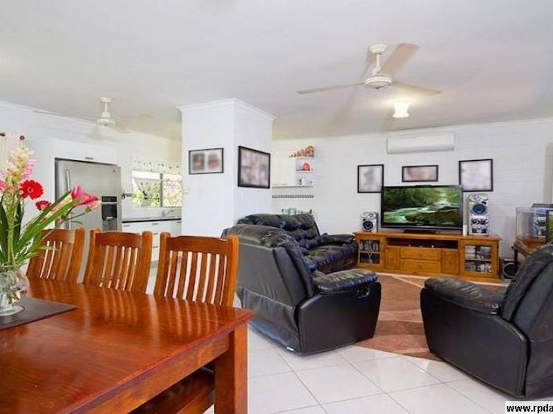 17 McLaughlin Rd, Bentley Park QLD 4869