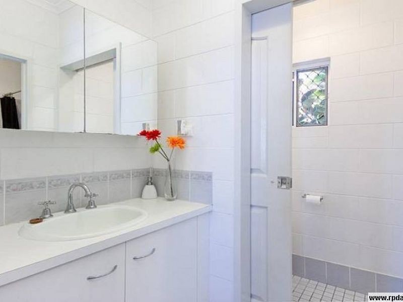 17 McLaughlin Rd, Bentley Park QLD 4869