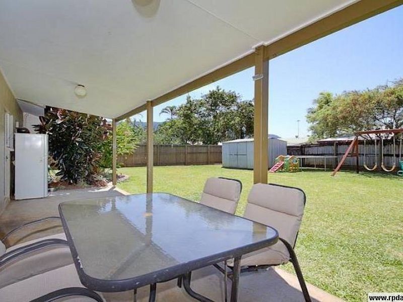 17 McLaughlin Rd, Bentley Park QLD 4869