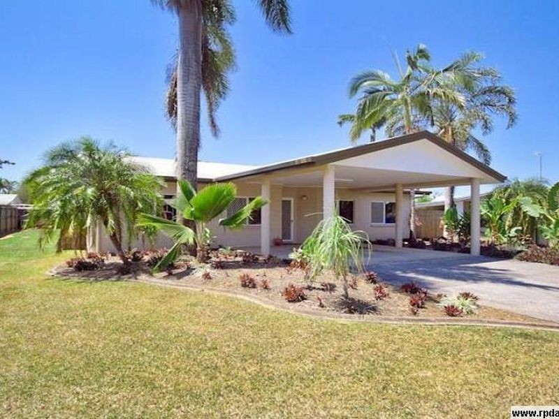 17 McLaughlin Rd, Bentley Park QLD 4869