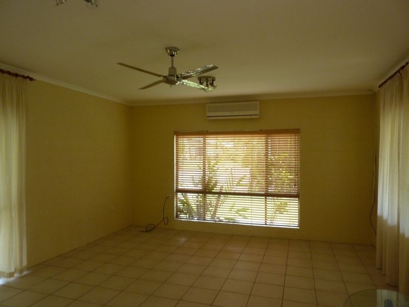 7 Serissa Street, Mooroobool QLD 4870