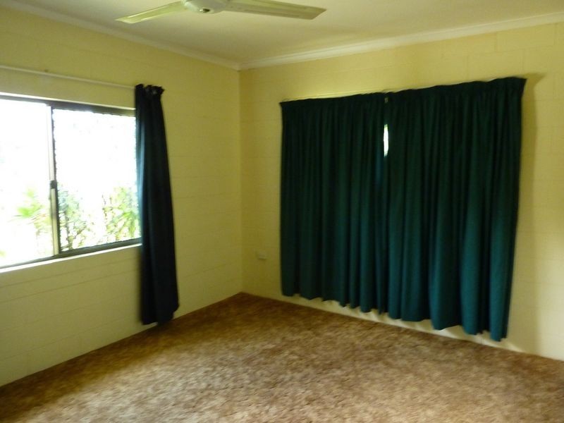 7 Serissa Street, Mooroobool QLD 4870