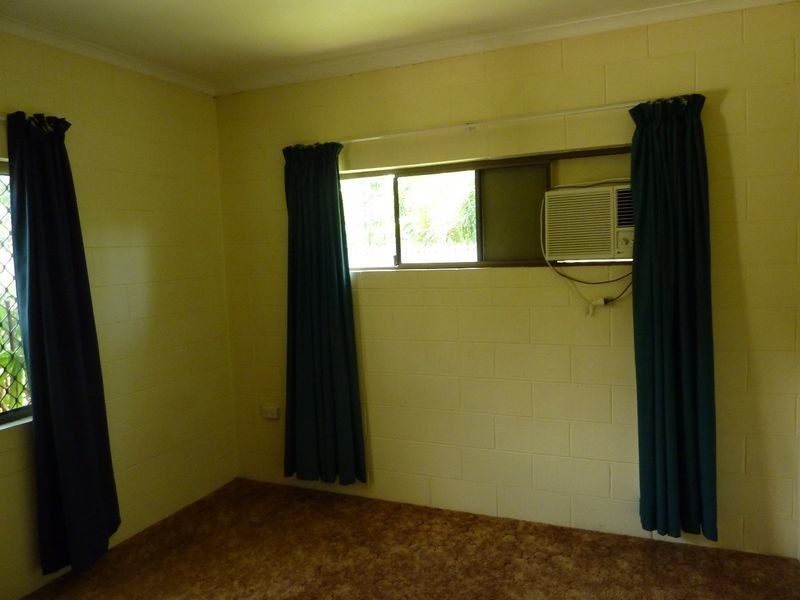 7 Serissa Street, Mooroobool QLD 4870