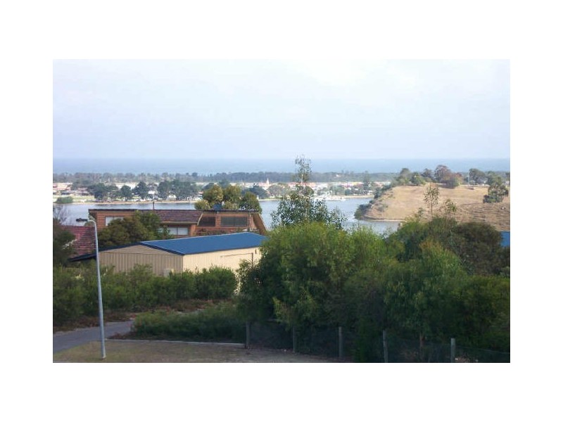 42 Nautilus Way, Lakes Entrance VIC 3909