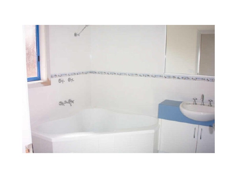 42 Nautilus Way, Lakes Entrance VIC 3909