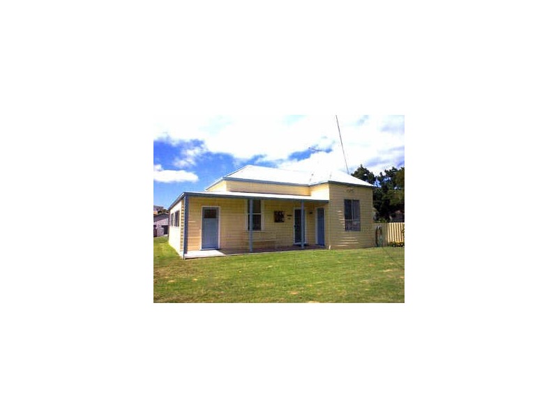 40 Roadknight Street, Lakes Entrance VIC 3909