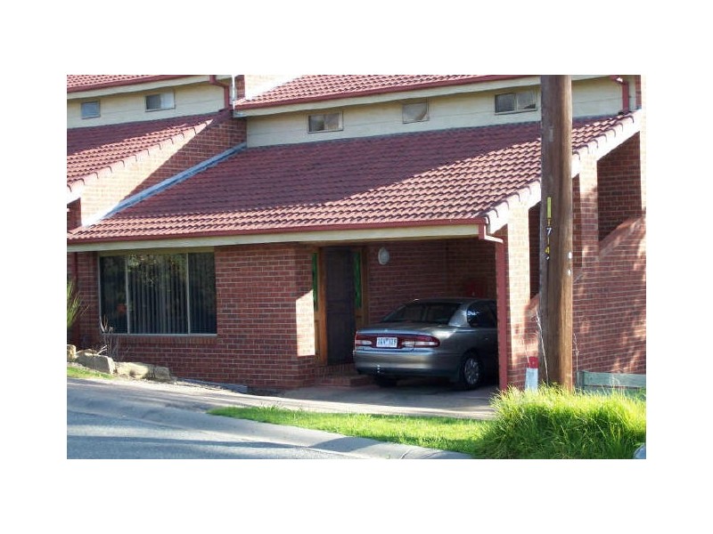 2/22 Bungyarnda Court, Lakes Entrance VIC 3909