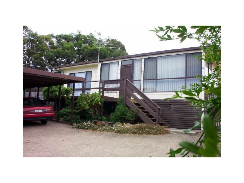 5 Surf Court, Lakes Entrance VIC 3909