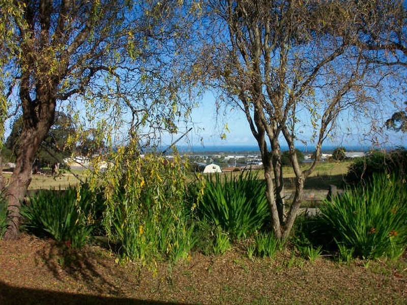 9 Doyle Court, Lakes Entrance VIC 3909