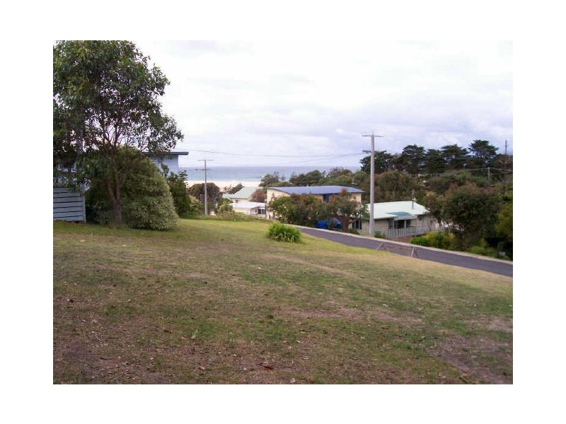 11 Cross Street, Lake Tyers Beach VIC 3909