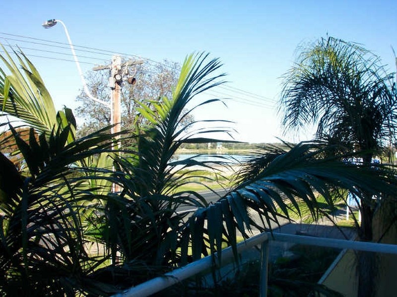 4/641-643 Esplanade, Lakes Entrance VIC 3909