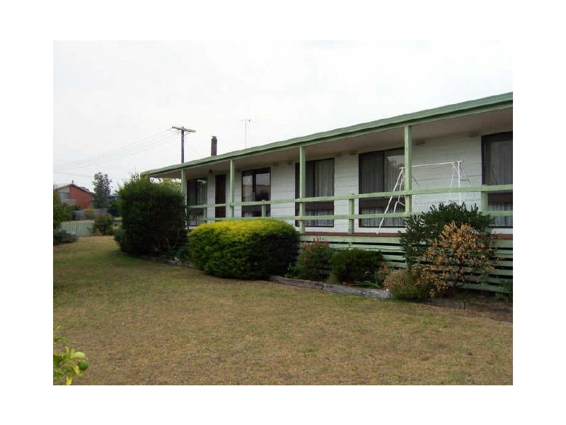 19 Uplands Avenue, Lakes Entrance VIC 3909