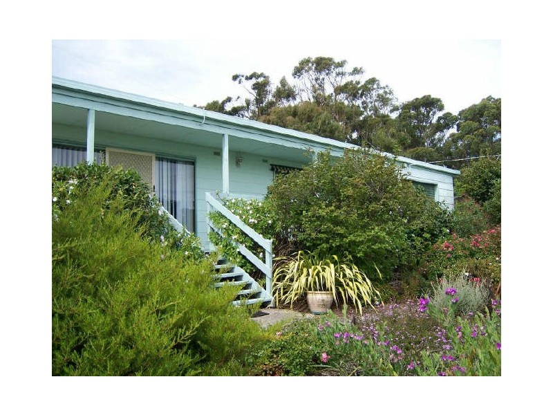 13 Surf Court, Lakes Entrance VIC 3909