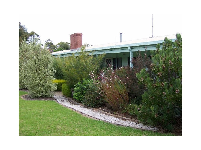 13 Surf Court, Lakes Entrance VIC 3909