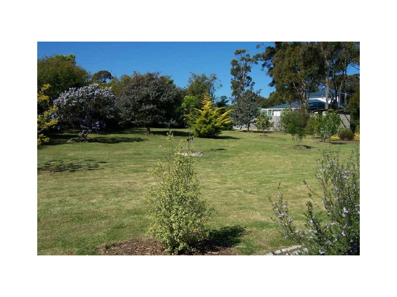 13 Surf Court, Lakes Entrance VIC 3909