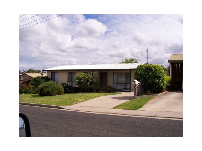 17 Periwinkle Street, Lakes Entrance VIC 3909
