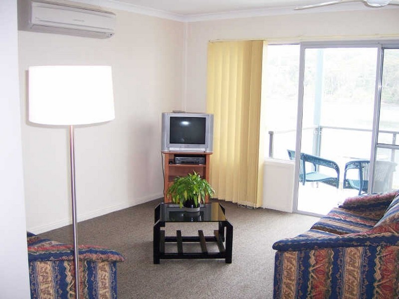 3/191-215 Esplanade, Lakes Entrance VIC 3909