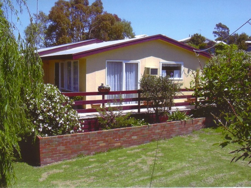 7 West Crescent, Lakes Entrance VIC 3909