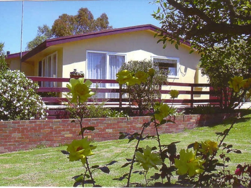 7 West Crescent, Lakes Entrance VIC 3909
