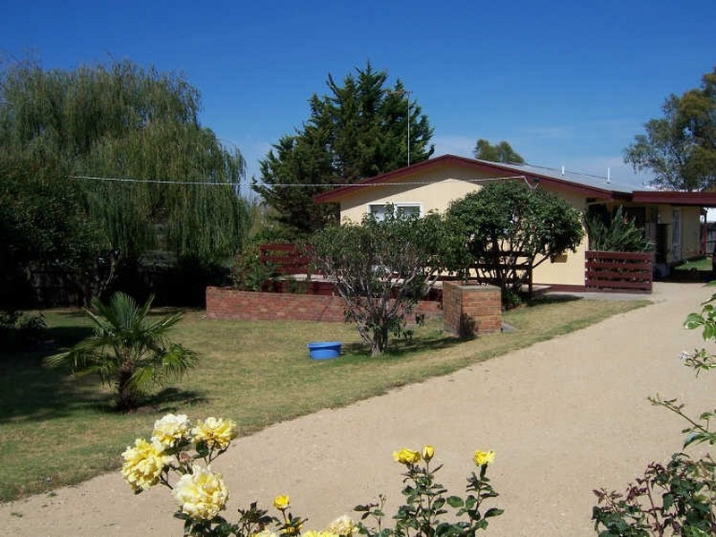 7 West Crescent, Lakes Entrance VIC 3909