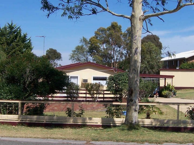 7 West Crescent, Lakes Entrance VIC 3909