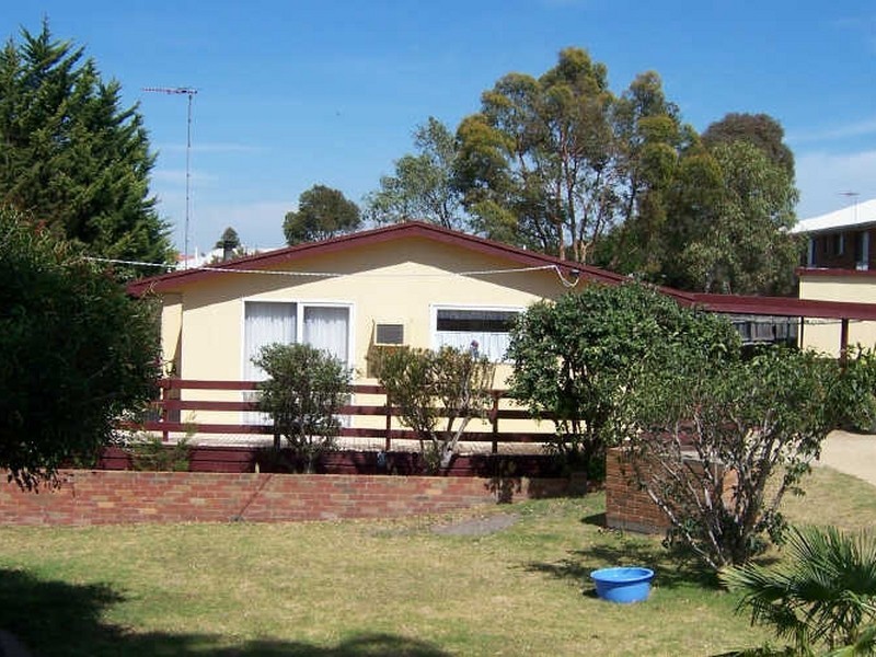 7 West Crescent, Lakes Entrance VIC 3909
