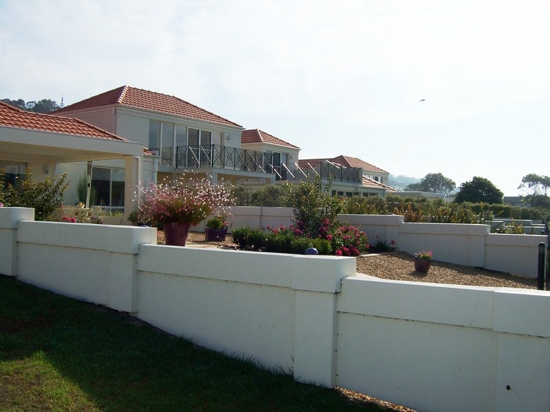 2/122 Golf Links Road, Lakes Entrance VIC 3909