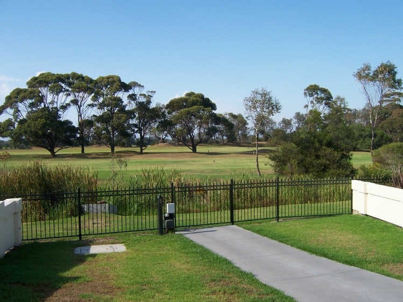 2/122 Golf Links Road, Lakes Entrance VIC 3909