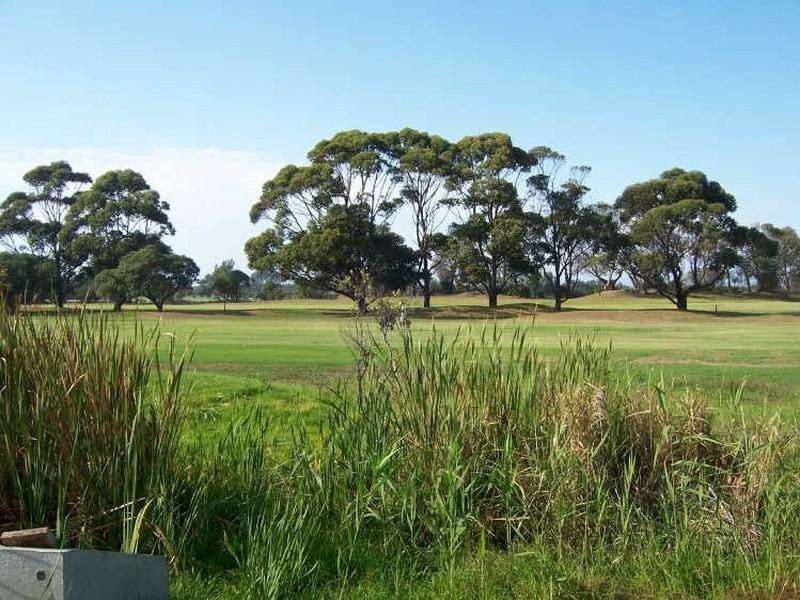 2/122 Golf Links Road, Lakes Entrance VIC 3909