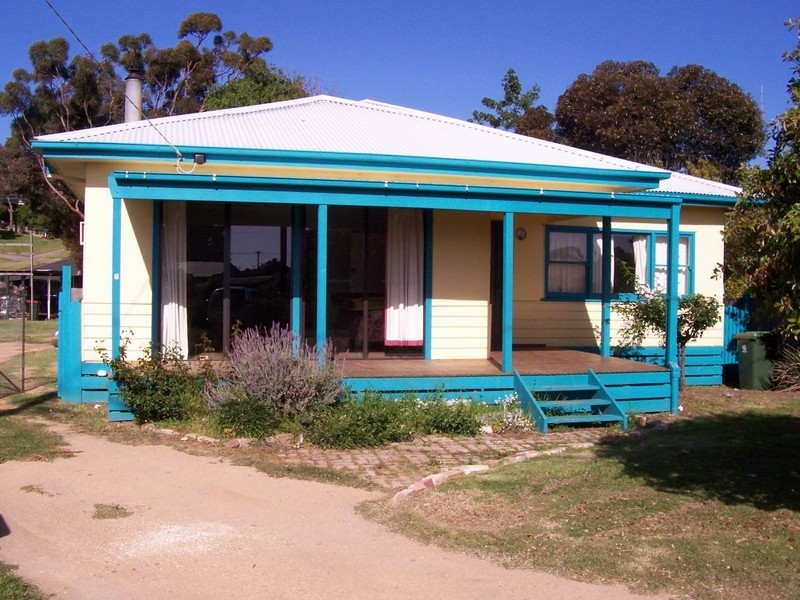 8 Tanjil Grove, Lakes Entrance VIC 3909