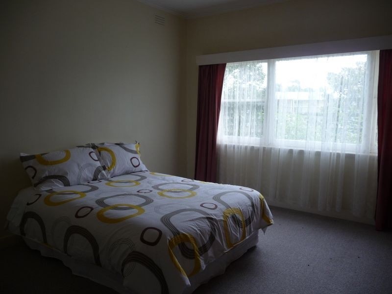 8 Tanjil Grove, Lakes Entrance VIC 3909