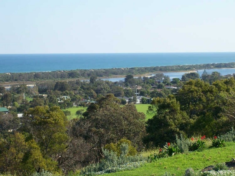 11 Lyrebird Court, Lakes Entrance VIC 3909