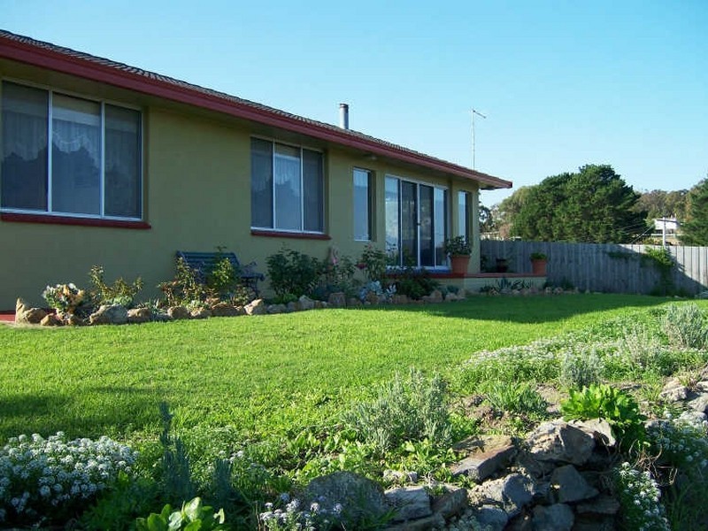 11 Lyrebird Court, Lakes Entrance VIC 3909