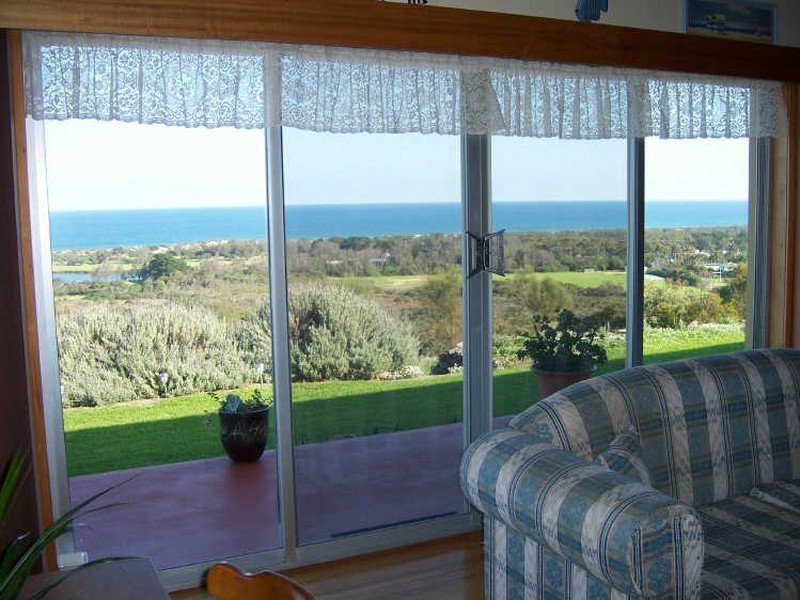 11 Lyrebird Court, Lakes Entrance VIC 3909