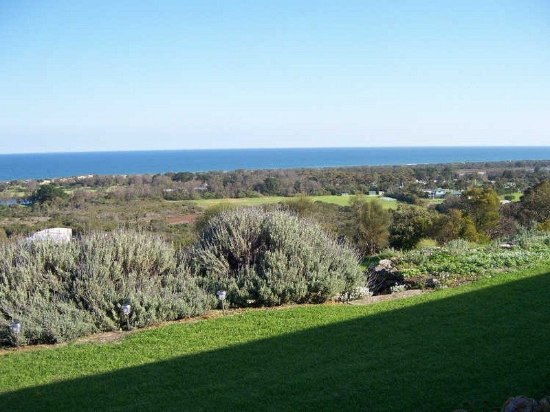 11 Lyrebird Court, Lakes Entrance VIC 3909