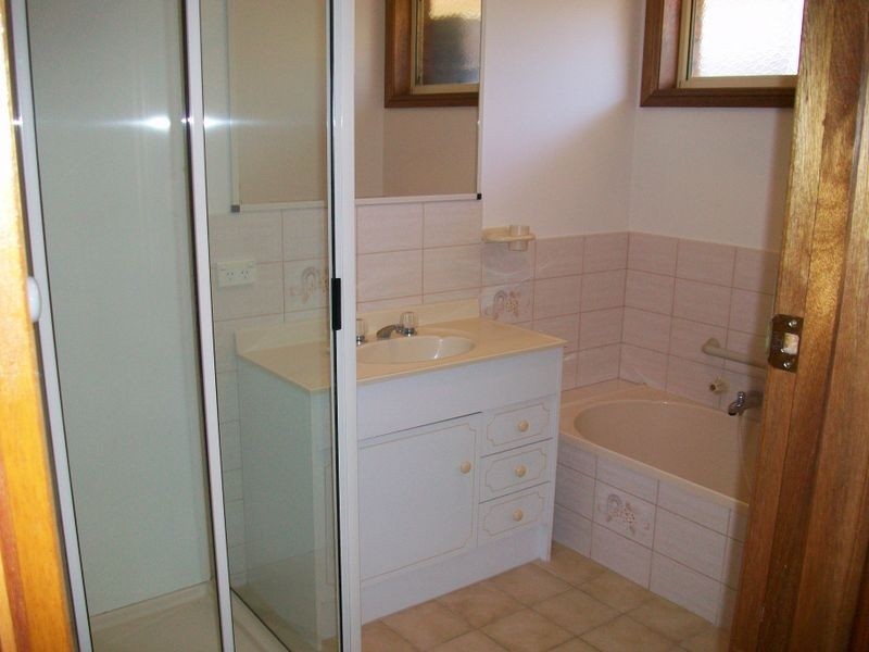 1/9 Bills Street, Lakes Entrance VIC 3909