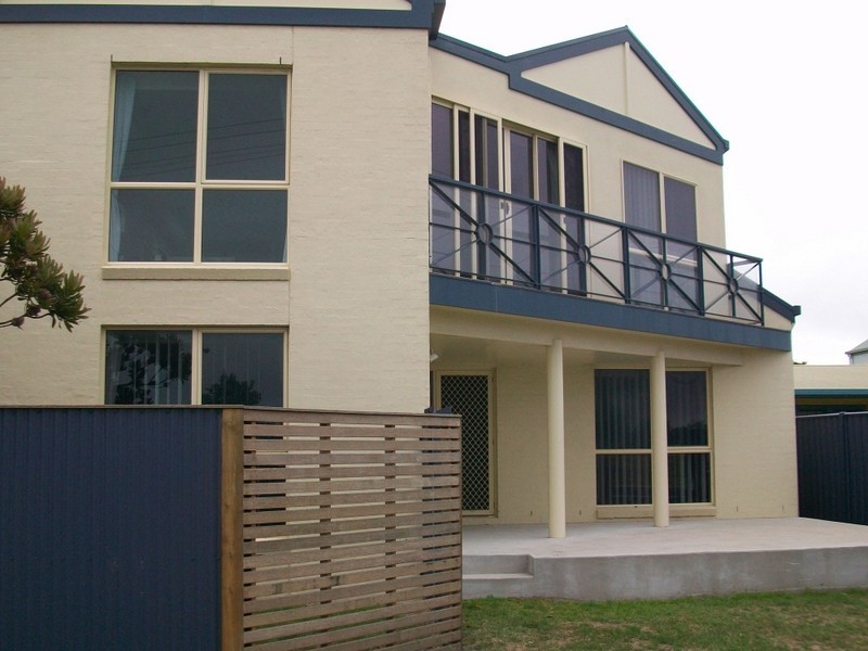 1/613 The Esplanade, Lakes Entrance VIC 3909