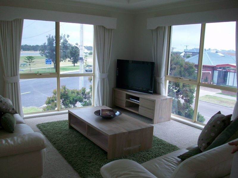 1/613 The Esplanade, Lakes Entrance VIC 3909