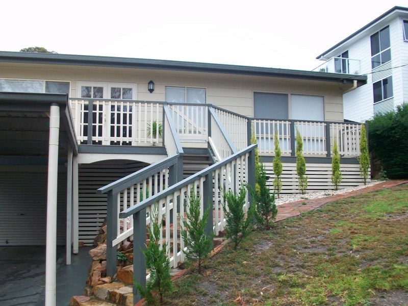 11 Oceanview Parade, Lakes Entrance VIC 3909