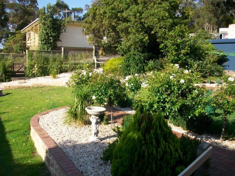 11 Oceanview Parade, Lakes Entrance VIC 3909