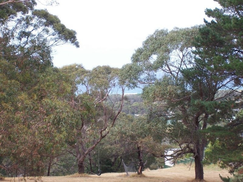 11 Oceanview Parade, Lakes Entrance VIC 3909