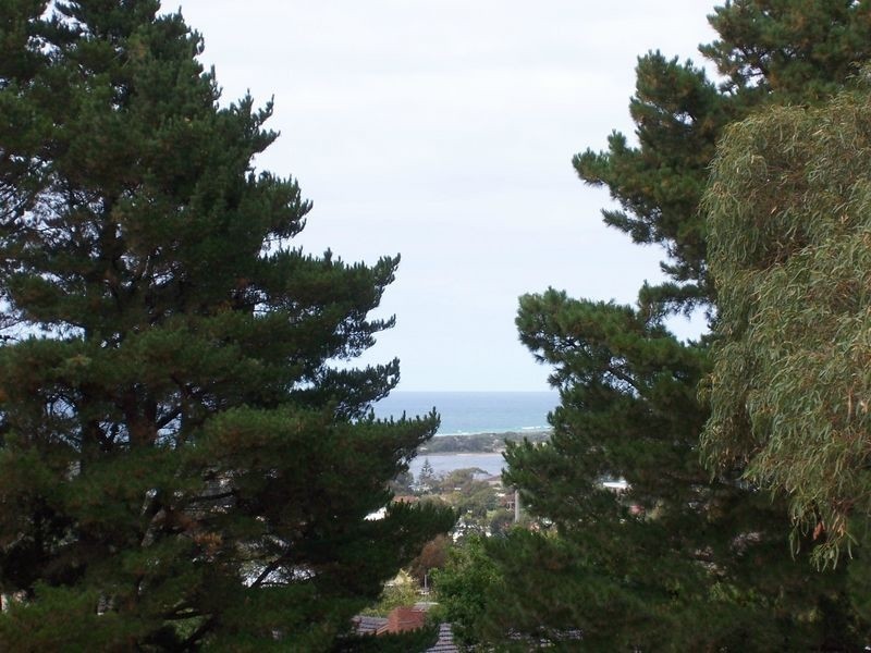 11 Oceanview Parade, Lakes Entrance VIC 3909