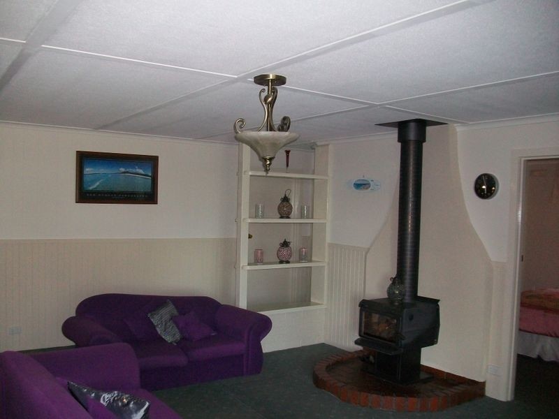 11 Oceanview Parade, Lakes Entrance VIC 3909