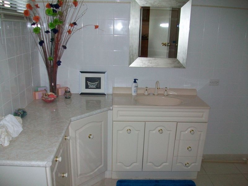 11 Oceanview Parade, Lakes Entrance VIC 3909