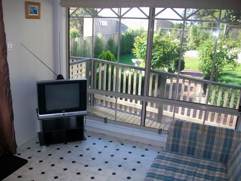 11 Oceanview Parade, Lakes Entrance VIC 3909