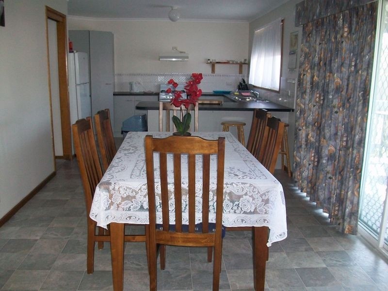 5 Alexandra Avenue, Kalimna VIC 3909